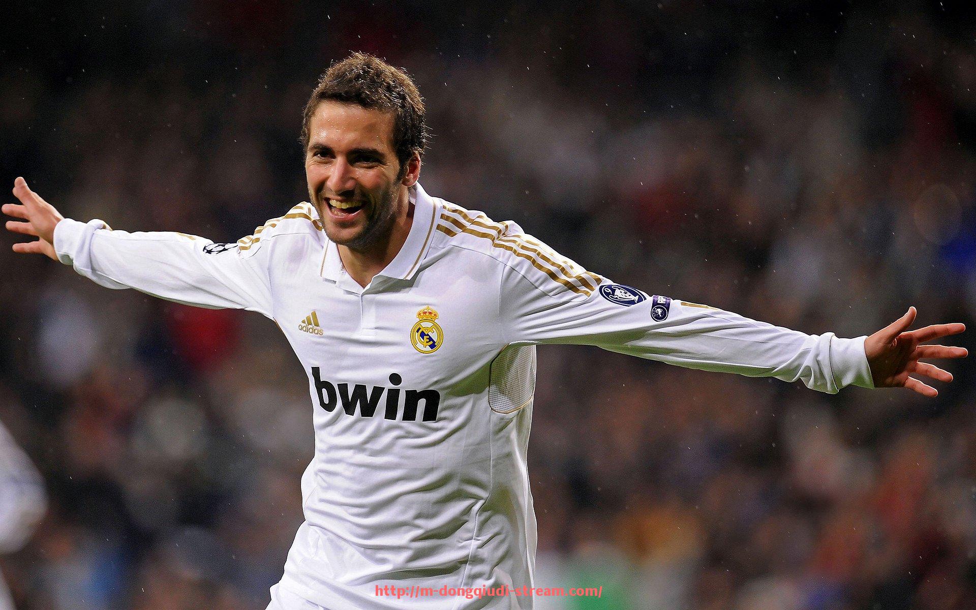 懂球帝直播-英超最帅球员之一吉鲁的职业生涯与高光时刻